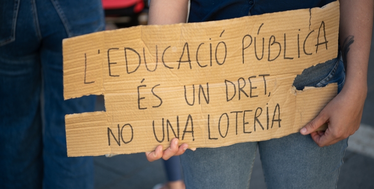 Famílies de P3 es manifesten davant de l'Ajuntament l'any passat | Roger Benet